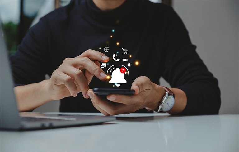 Push Notifications vs. Text Messaging: What Consumers Really Prefer